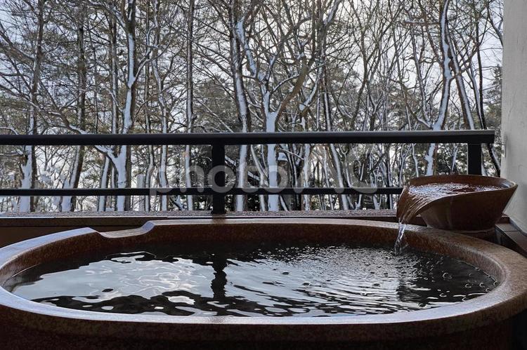 雪景色と温泉のイメージ 温泉,露天風呂,旅の写真素材