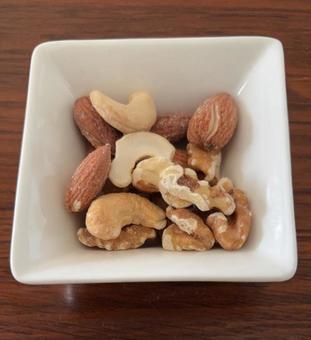 R7.10.13　ミックスナッツの写真