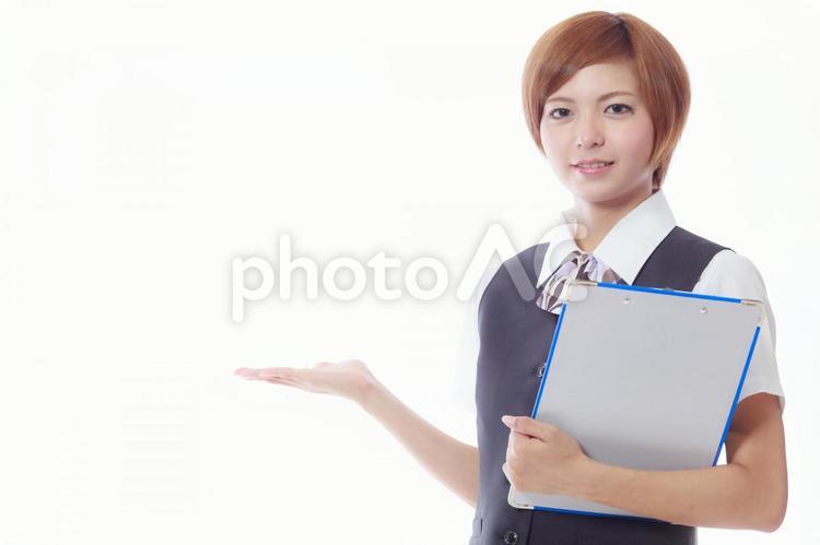 案内するビジネスウーマン 日本人,女性,人物の写真素材