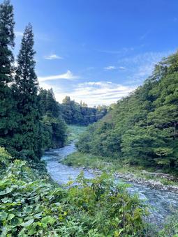 Blue sky over Kiyotsukyo Gorge, Tokamachi City, Niigata Prefecture, JPG