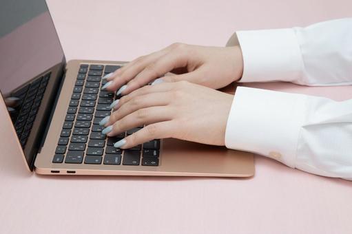 パソコン操作 パソコン,ビジネス,タイピングの写真素材