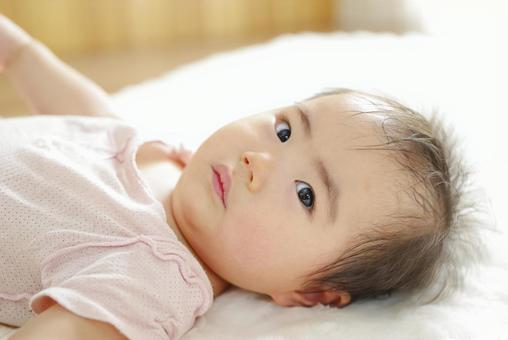 無邪気に笑う赤ちゃんポートレート 無邪気に笑う赤ちゃんポートレート 赤ちゃん,ベビー,かわいいの写真素材