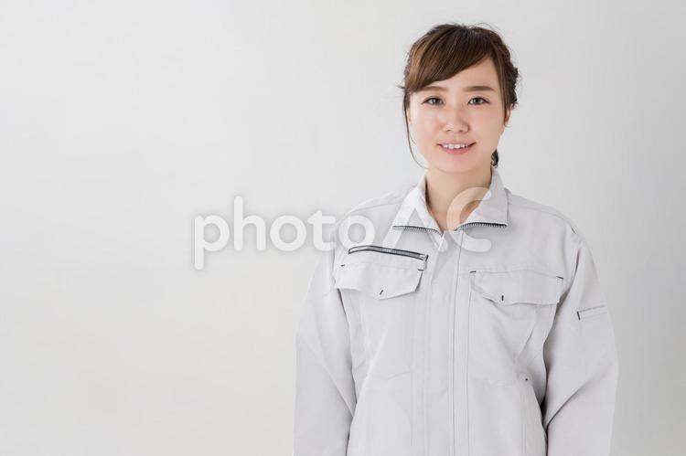 作業服をきたビジネスウーマン 作業服,女性,笑顔の写真素材