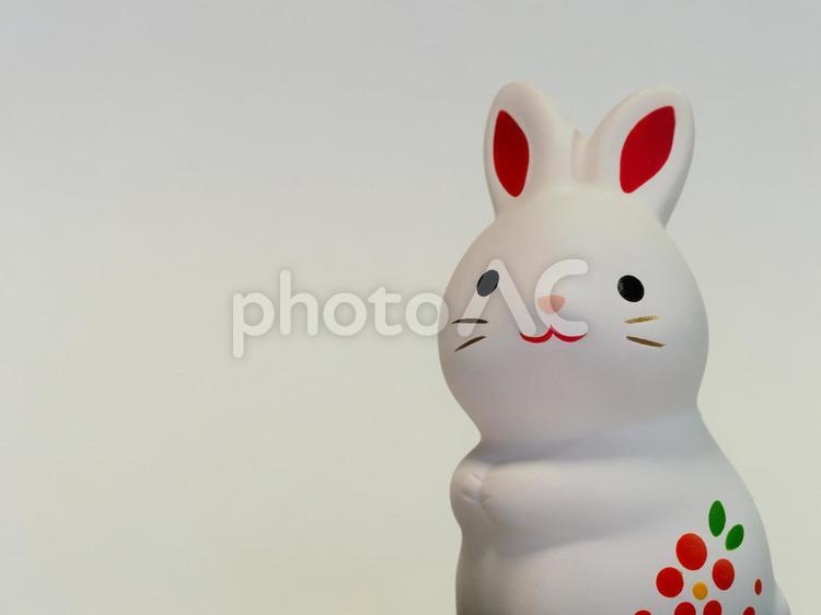 卯年の置物の年賀状素材 年賀状,卯年,卯の写真素材