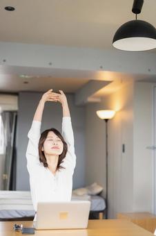 ライフスタイル ライフスタイル コンピュータ,ミニター,深呼吸の写真素材