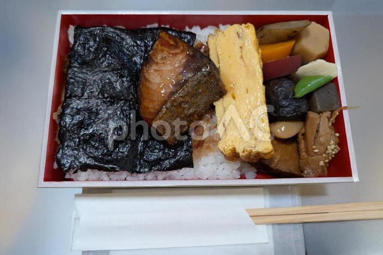テイクアウトのお弁当 お弁当,テイクアウト,玉子焼きの写真素材