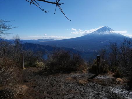 王岳山頂から望む富士山 王岳,富士河口湖町,甲府市の写真素材