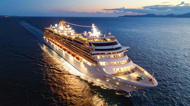 夕暮の豪華客船#02Aiの写真