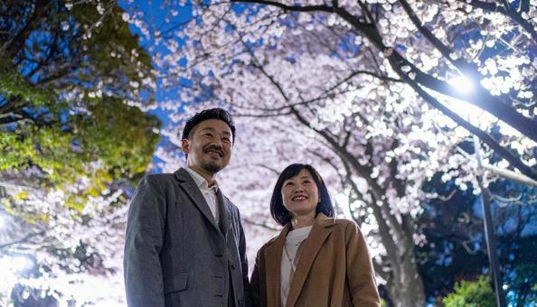 40代日本人男女の婚活交際夜景デート 40代日本人男女の婚活交際夜景デートの写真
