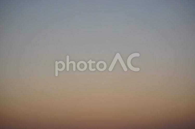 夕暮れ 西の空,夕暮れ,グラデーションの写真素材