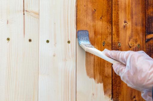 ペンキ塗り作業 diy,日曜大工,作業の写真素材