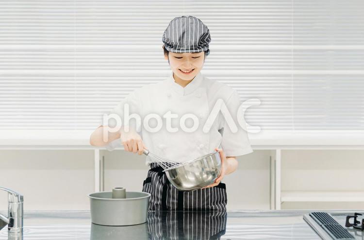 パティシエ・製菓衛生師の日本人女性 調理師,パティシエ,製菓の写真素材