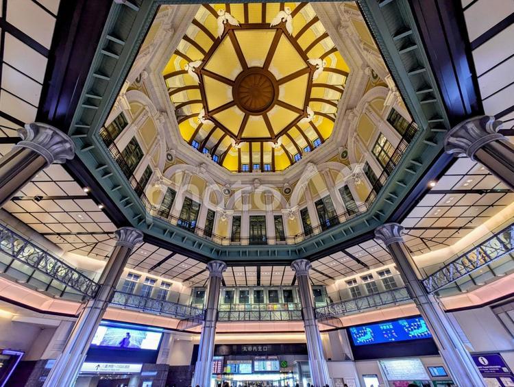 東京駅、丸の内北口のドーム 鉄道,交通,電車の写真素材