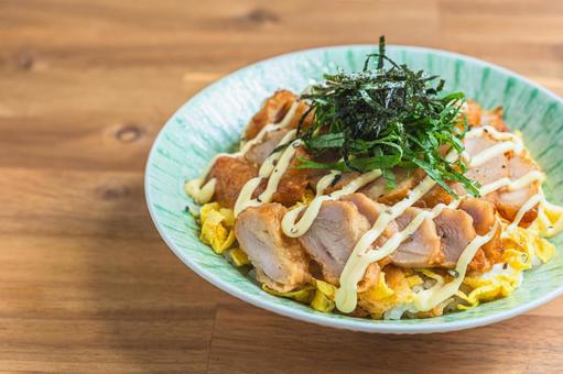 からマヨ丼 からマヨ丼 からマヨ丼,鶏のから揚げ,鶏肉の写真素材