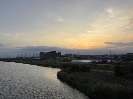 川と夕日 川と夕日の写真