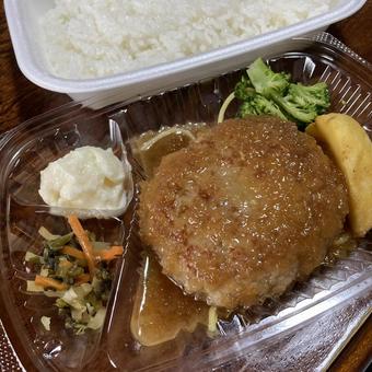 和風ハンバーグ弁当とライス 和風ハンバーグ弁当とライス ハンバーグ,和風ソース,オニオンソースの写真素材