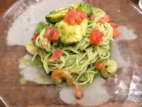 バジルとエビの冷製スパゲッティ バジルとエビの冷製スパゲッティ パスタ,ランチ,バジルの写真素材