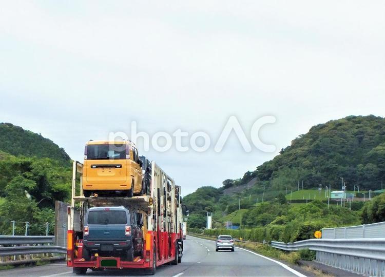 新車をたくさん積載したキャリアカー キャリアカー,カーキャリア,トラックドライバーの写真素材