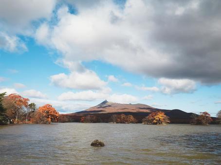 大沼公園から見た秋の駒ケ岳 駒ケ岳,大沼公園,北海道の写真素材