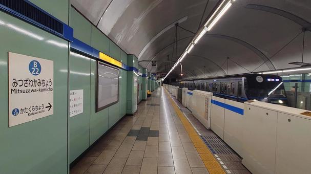 横浜市営地下鉄ブルーライン　三ッ沢上町駅 三ッ沢上町駅,地下鉄,ブルーラインの写真素材