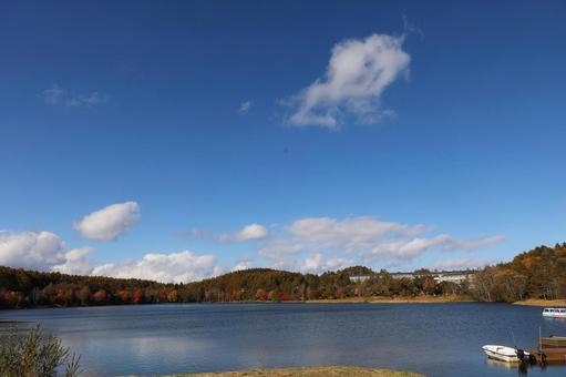 紅葉の女神湖の写真