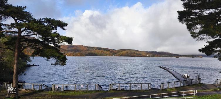 裏磐梯高原（福島） 湖,紅葉,裏磐梯の写真素材
