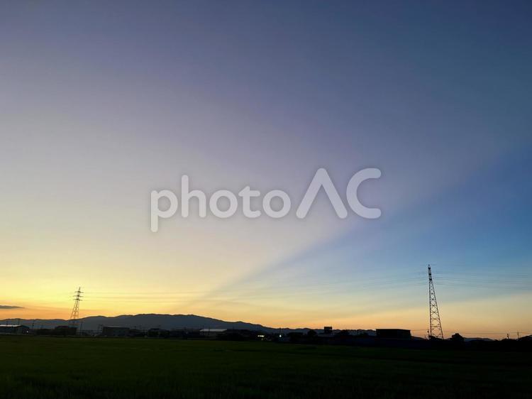 夏の夕暮れ 夕焼け,田舎,夕暮れの写真素材
