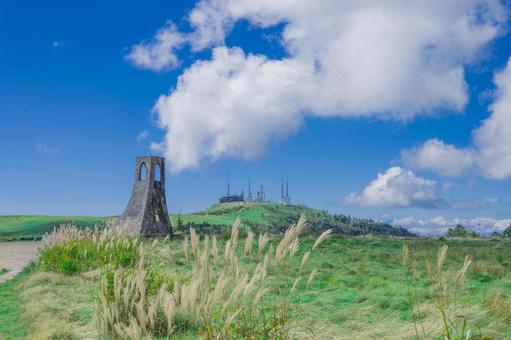 美ヶ原高原の風景 青空と美しの塔 美ヶ原高原の風景 青空と美しの塔 美ヶ原高原,八ヶ岳高原,美しの塔の写真素材