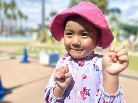 控えめに踊る女の子 控えめに踊る女の子 女の子,子供,幼児の写真素材