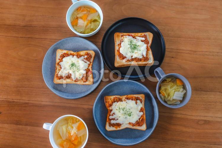 ミートソースとチーズのトースト朝食 トースト,チーズ,ミートソースの写真素材