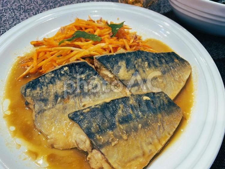 煮魚　惣菜　家庭料理　和食 家庭料理,サバの味噌煮,惣菜の写真素材