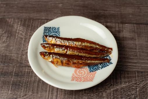 白いお皿とワカサギの甘露煮 わかさぎ,甘露煮,煮物の写真素材
