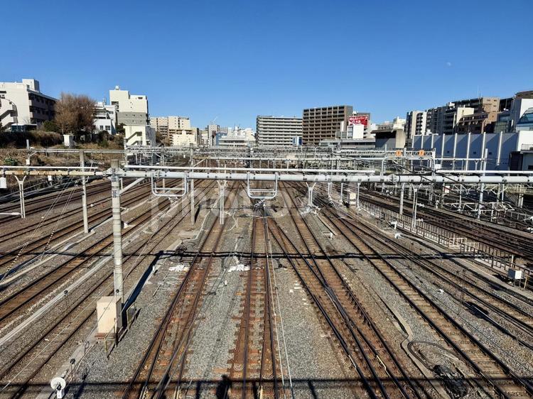 上から見た上野駅周辺の線路 人口地盤,道路,駅前の写真素材
