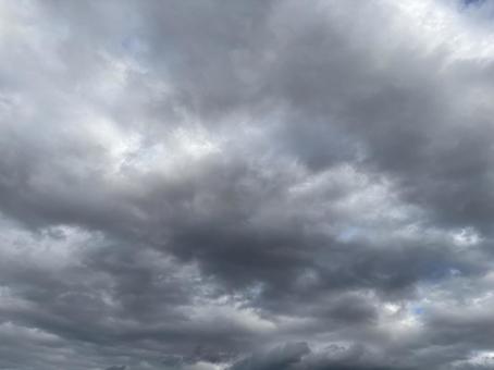 分厚い灰色の雲 雲,曇り空,空の写真素材