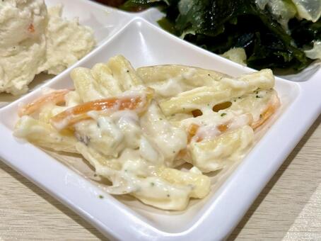 バイキングのマカロニサラダ マカロニサラダ,マヨネーズ,和えるの写真素材