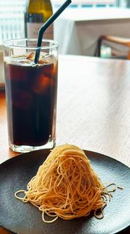 高級モンブランとアイスコーヒー モンブラン,スイーツ,おやつの写真素材