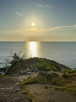The Sea of Japan and cliffs seen from Tojinbo in Fukui Prefecture in the evening, JPG