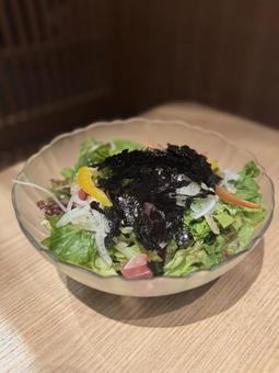 大盛りサラダ サラダ,マグロのサラダ,大盛りの写真素材