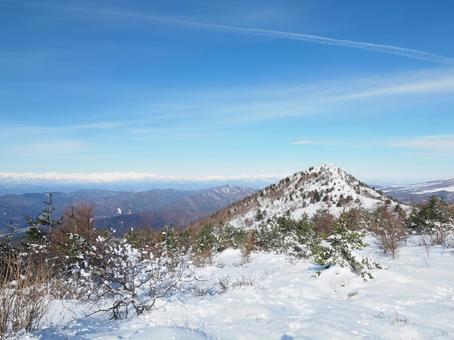 雪景色・冬の烏帽子岳(角間山) 雪景色・冬の烏帽子岳(角間山) 烏帽子岳,角間山,北アルプスの写真素材