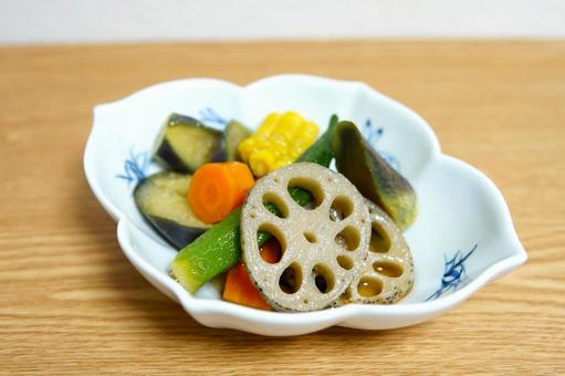 夏野菜の揚げびたし(器寄り) 夏野菜の揚げびたし(器寄り)の写真