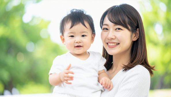日本人のお母さんと子供 赤ちゃんと母親 日本人のお母さんと子供 赤ちゃんと母親の写真
