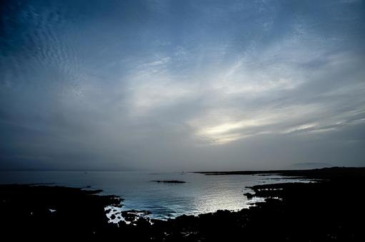 ＜五島の夜明け＞さんさん富江キャンプ村 空,海,海景の写真素材