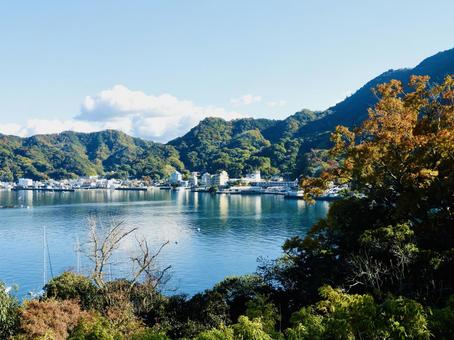 秋の静岡県沼津市伊豆内浦湾 秋の静岡県沼津市伊豆内浦湾 港町,海辺,海の写真素材