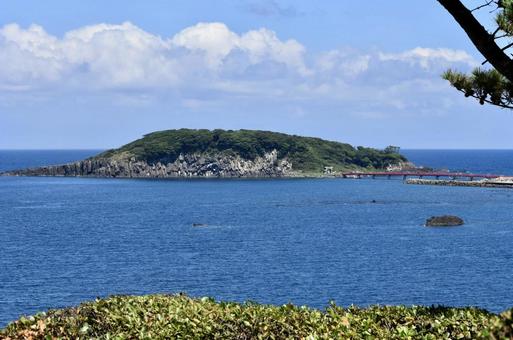 夏の福井県東尋坊　快晴の日本海 橋,岸壁,石段の写真素材