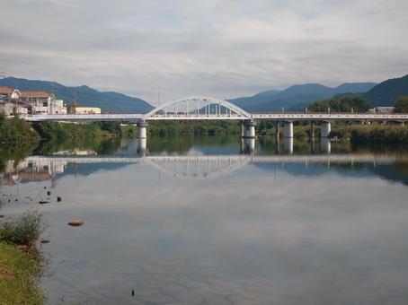 川の流れ・日本の自然風景 川の流れ・日本の自然風景 川,水面,橋の写真素材