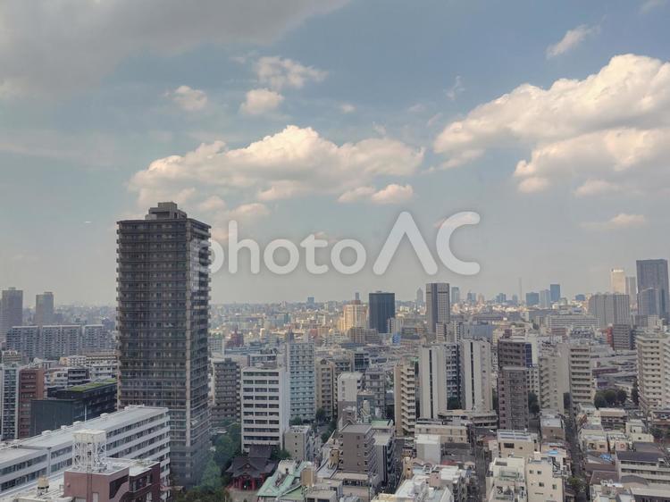 新宿の街と空 新宿,オフィス街,ビルの写真素材