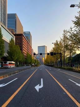 夕方の日比谷通り 夕方の日比谷通り 東京,日比谷通り,和田倉門の写真素材