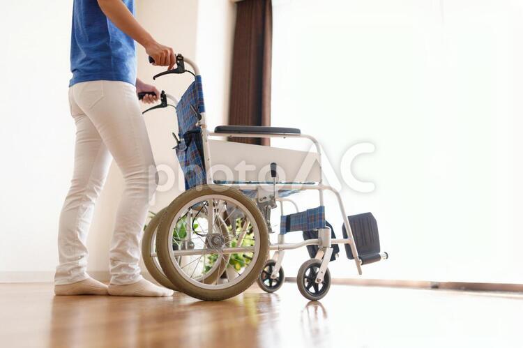 車椅子と女性 介護イメージ No 写真素材なら 写真ac 無料 フリー ダウンロードok