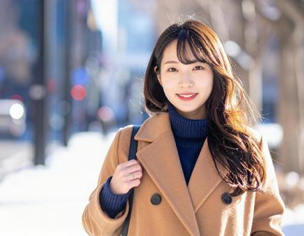 冬の朝・コートで出勤の彼女の写真