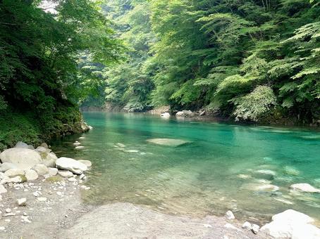 ユーシン渓谷 青く透き通った川 ユーシン渓谷 青く透き通った川の写真